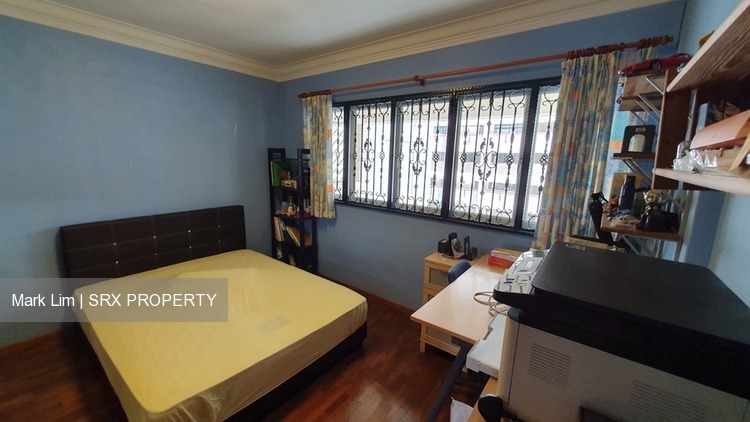 Blk 327 Jurong East Street 31 (Jurong East), HDB Executive #204267461